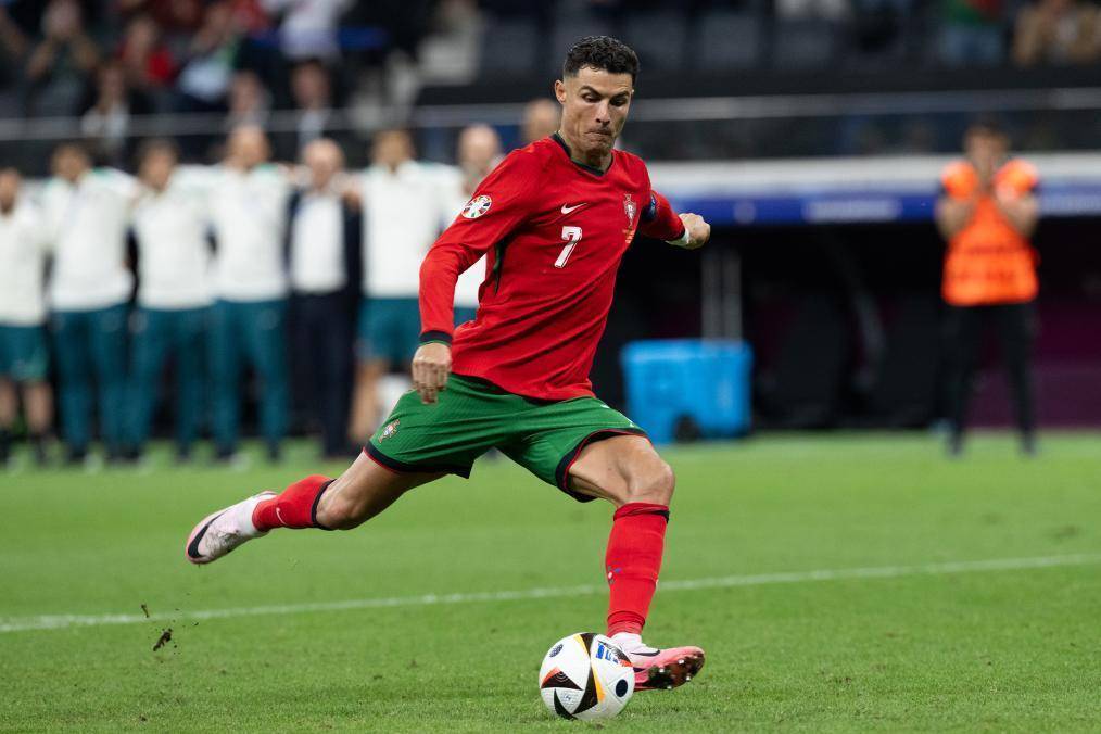 德天空：莱比锡未放弃追埃利奥特，并希望签下康拉德-哈德